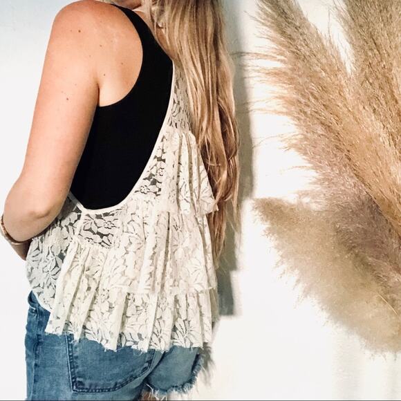 ANTHROPOLOGIE MOYNA Tiered Ruffle Back White Cream Beaded Lace Floral Vest M - Picture 1 of 8